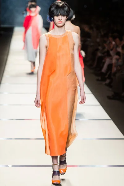 Look 3